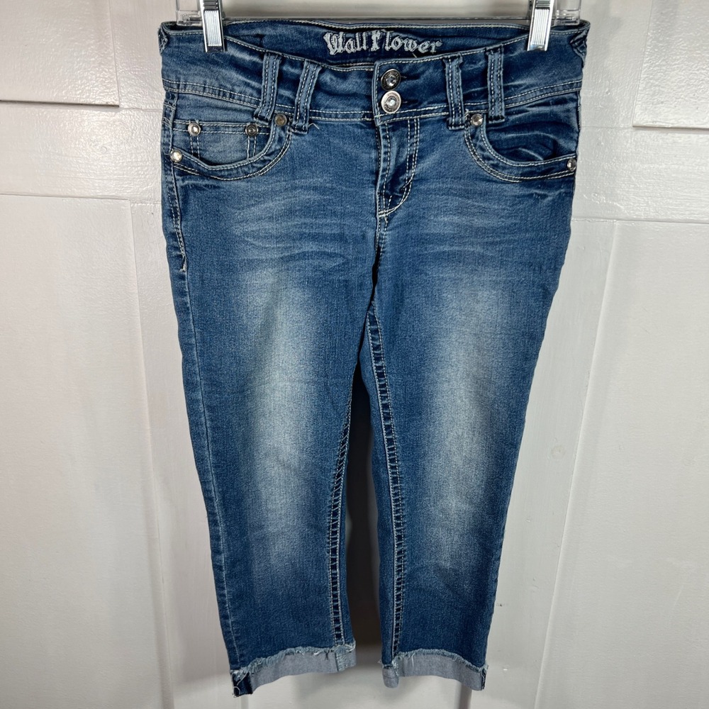 WallFlower Womens Embellished Rhinestone Pocket Cropped Jeans Medium Wash Size 3